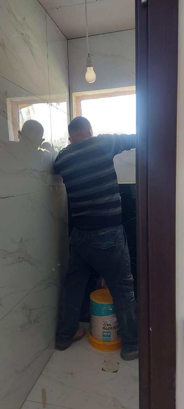 שיפוץ שירותים — שיש שחור־לבן — תמונה 7